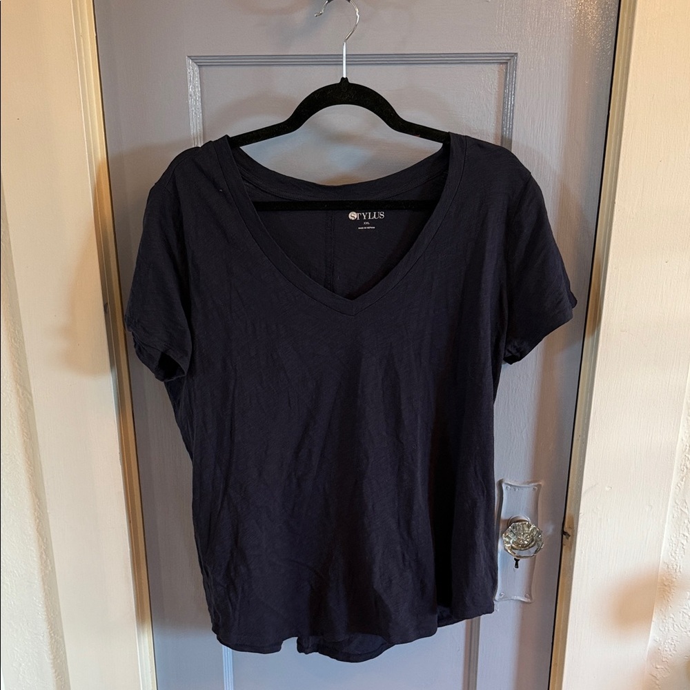 STYLUS Black V-Neck Short Sleeve Tee